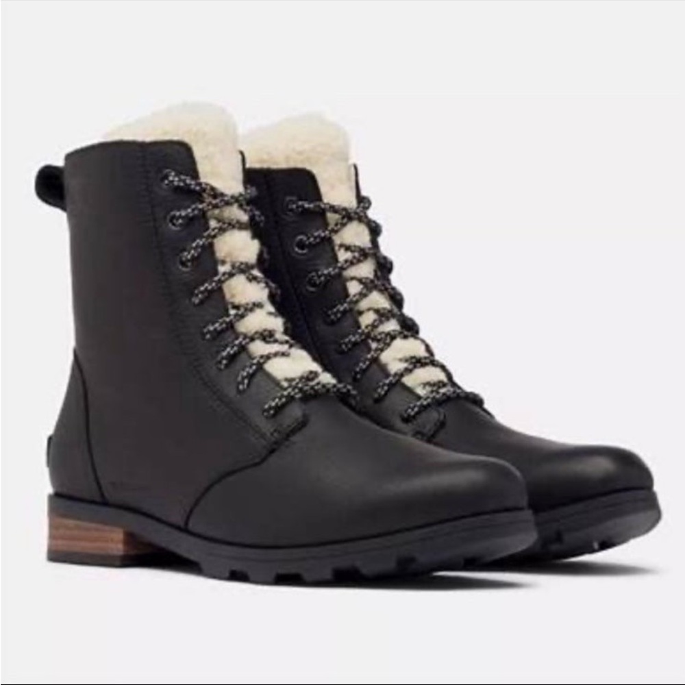 NWT / NIB Sorel Emelie Genuine Shearling Short Lace-Up Boot Black Size 7